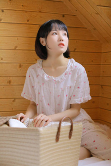 摸进她的内裤里疯狂揉她动视频